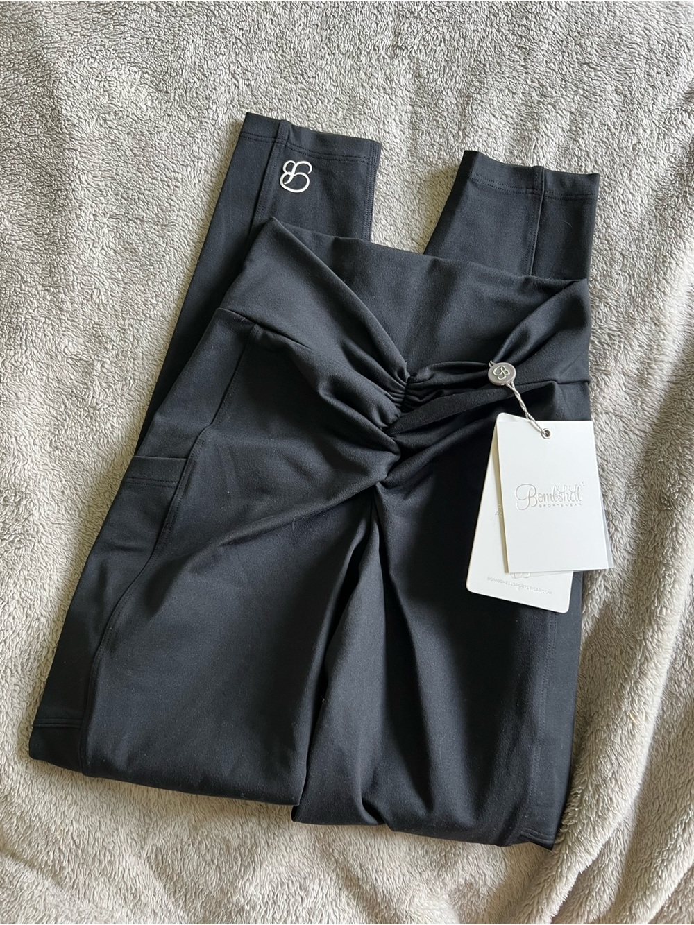 NEW! Bombshell Sportswear Black V Back Leggings Medium - Picture 4 of 5